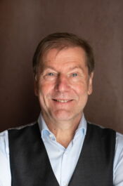 Prof. Dr. habil. Gernot Barth - Direktor der Akademie für Mediation, Soziales und Recht, Wirtschaftsmediator und Familienmediator.